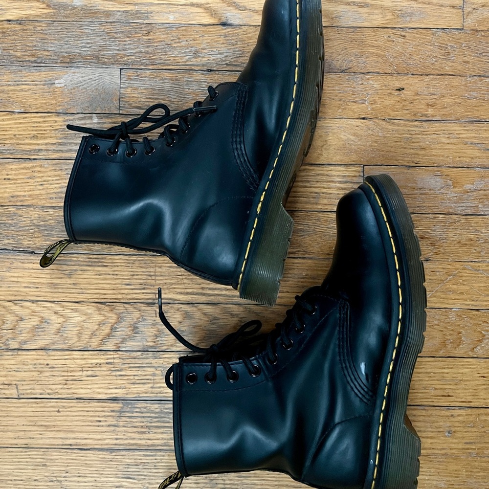 Original 100% Leather Dr. Martens Black Sleek Lace-Up Boots, Yellow Stitching - Picture 5 of 9